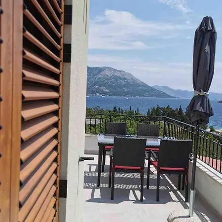 Deluxe “ Koromacna”