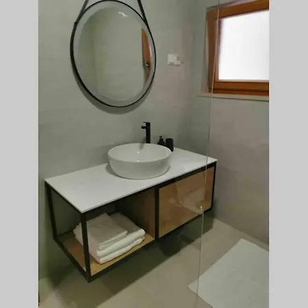 Deluxe “ Koromacna” アパート