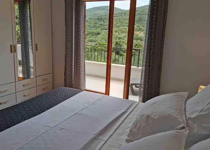 Deluxe “ Koromacna” *